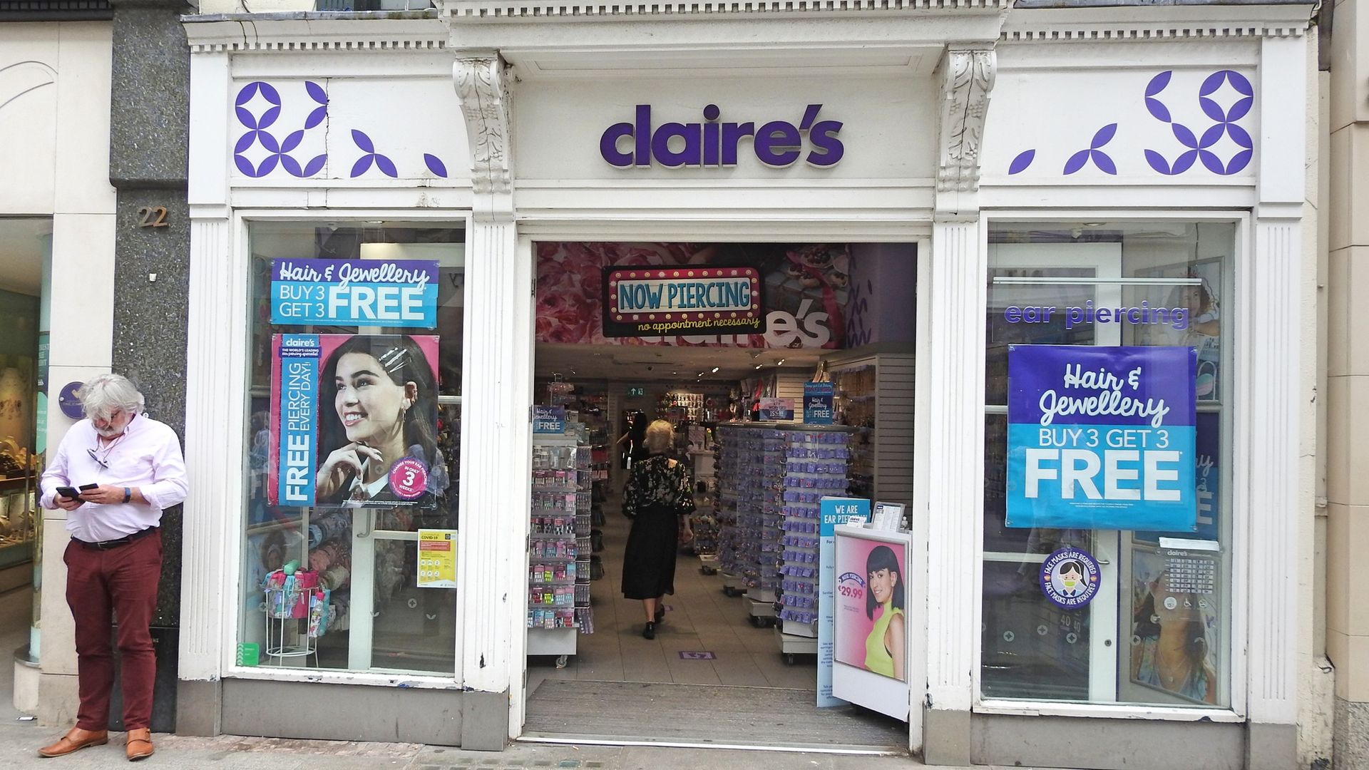 Jewellery retailer Claire's struggles to land bid for British chain Jewellery retailer Claire's struggles to land bid for British chain