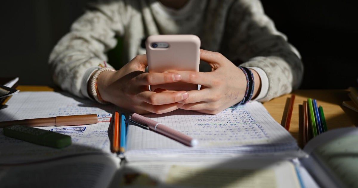 How some U.S. schools are disconnecting students from their phones How some U.S. schools are disconnecting students from their phones