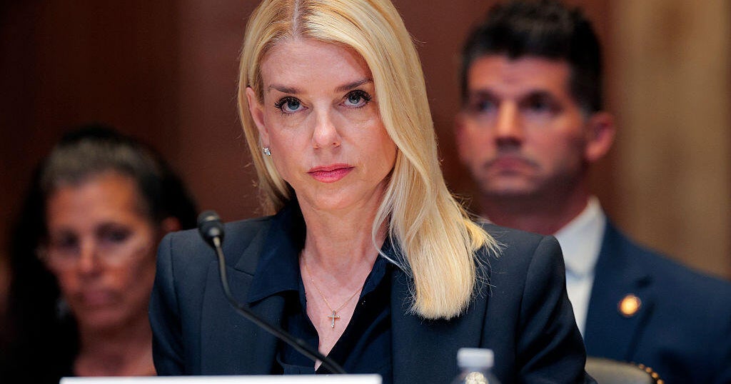 Trump posts message of support for Bondi amid Epstein probe fallout Trump posts message of support for Bondi amid Epstein probe fallout