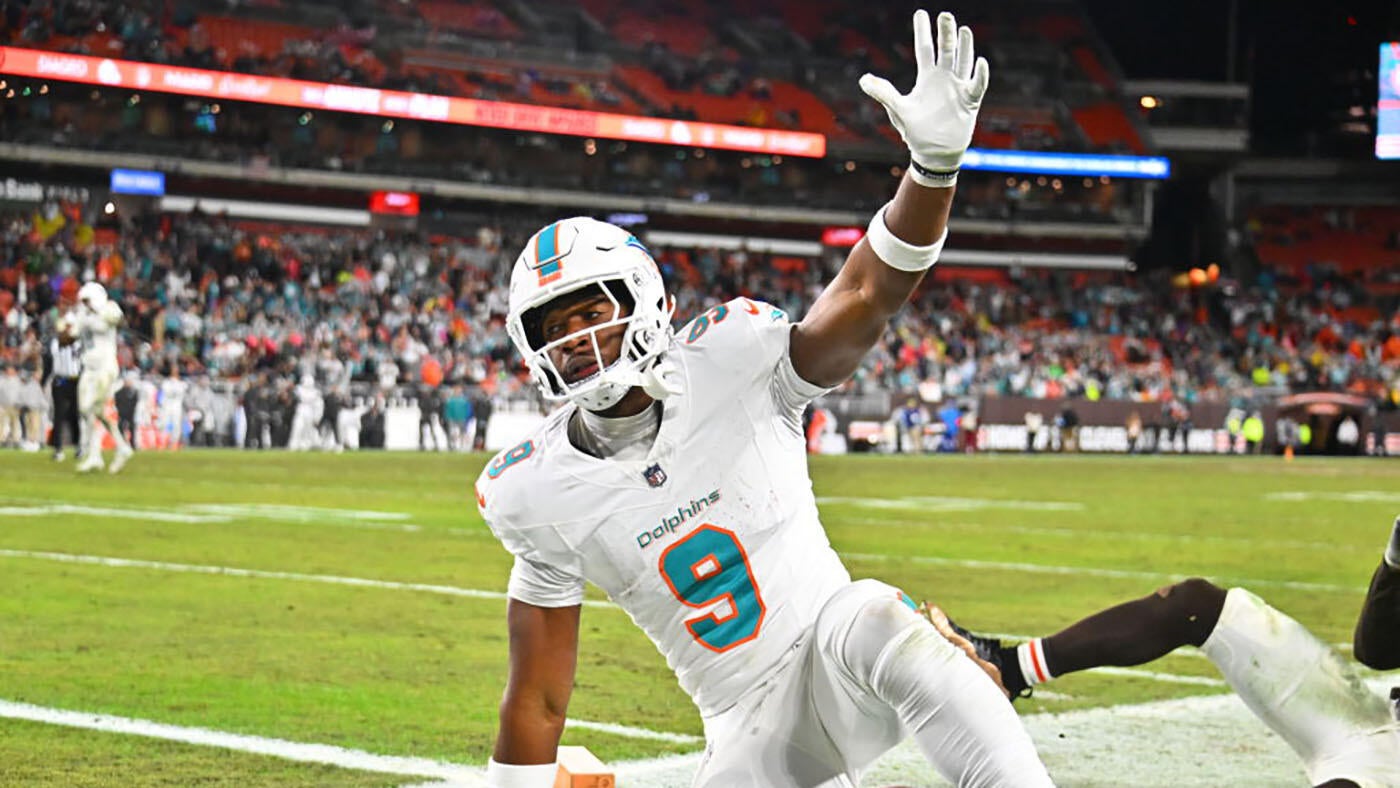Jonnu Smith rumors: Contract negotiations 'still fluid' as Dolphins tight end remains out of minicamp
Jonnu Smith rumors: Contract negotiations 'still fluid' as Dolphins tight end remains out of minicamp