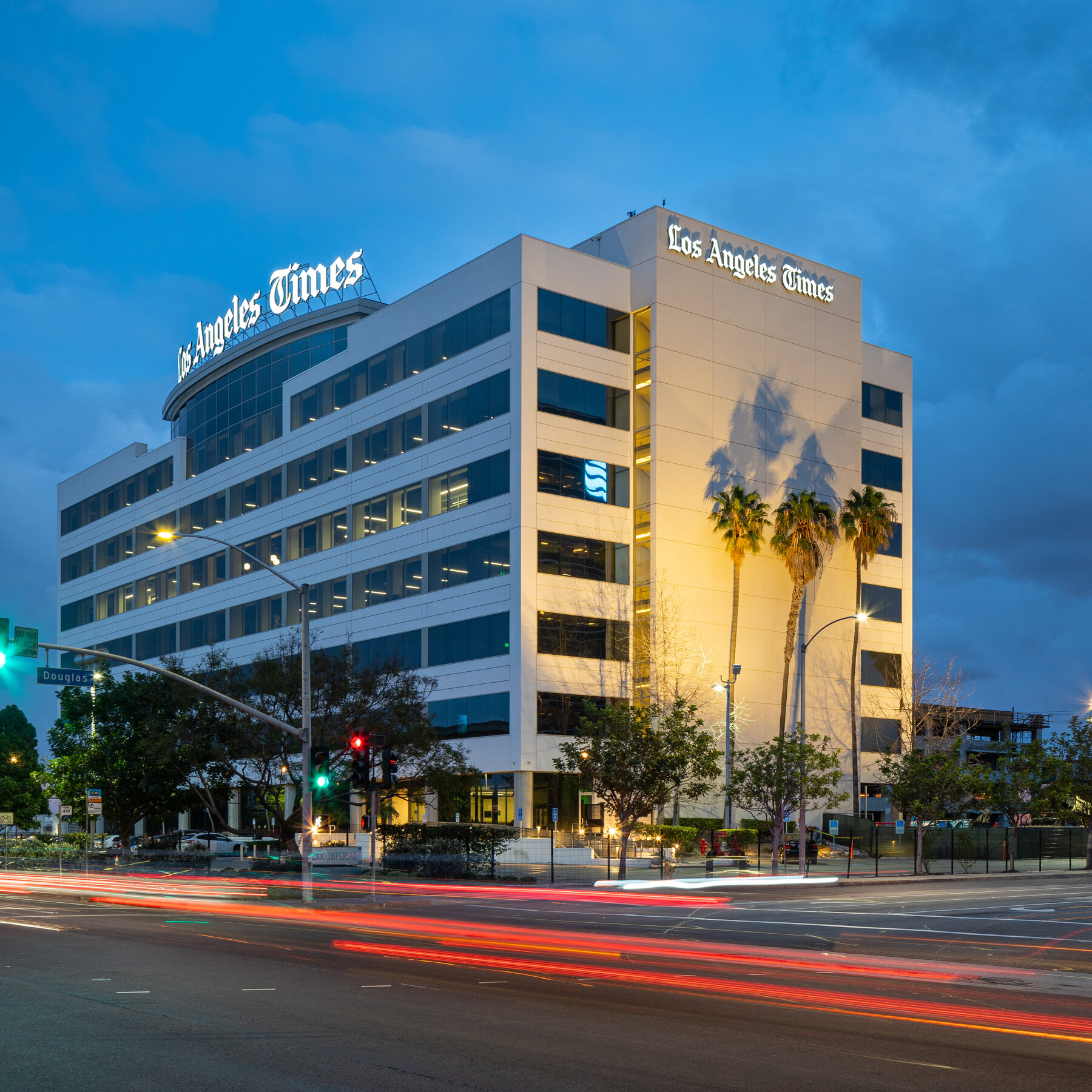 L.A. Times Owner Says He Will Take Newspaper Public in Next Year L.A. Times Owner Says He Will Take Newspaper Public in Next Year