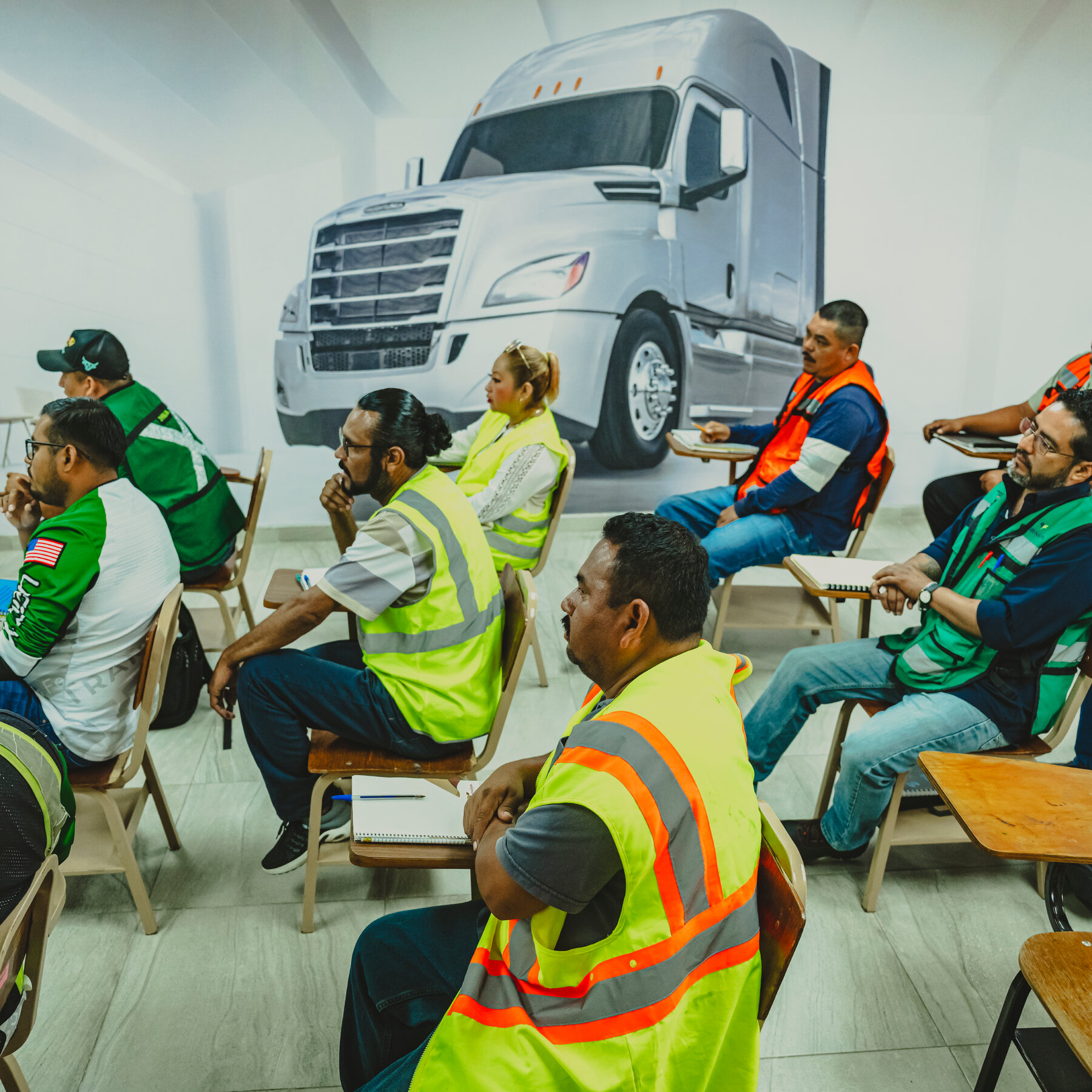 Faced With Trump’s English Mandate, Mexico’s Truckers Report to Class Faced With Trump’s English Mandate, Mexico’s Truckers Report to Class