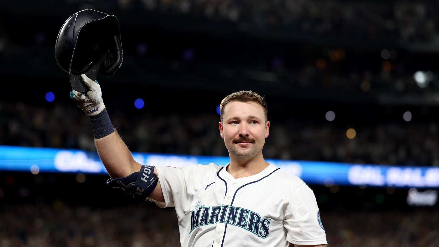 Mariners' Cal Raleigh becomes first MLB player with 60-homer season since Yankees' Aaron Judge
                     
                        Mariners' Cal Raleigh becomes first MLB player with 60-homer season since Yankees' Aaron Judge