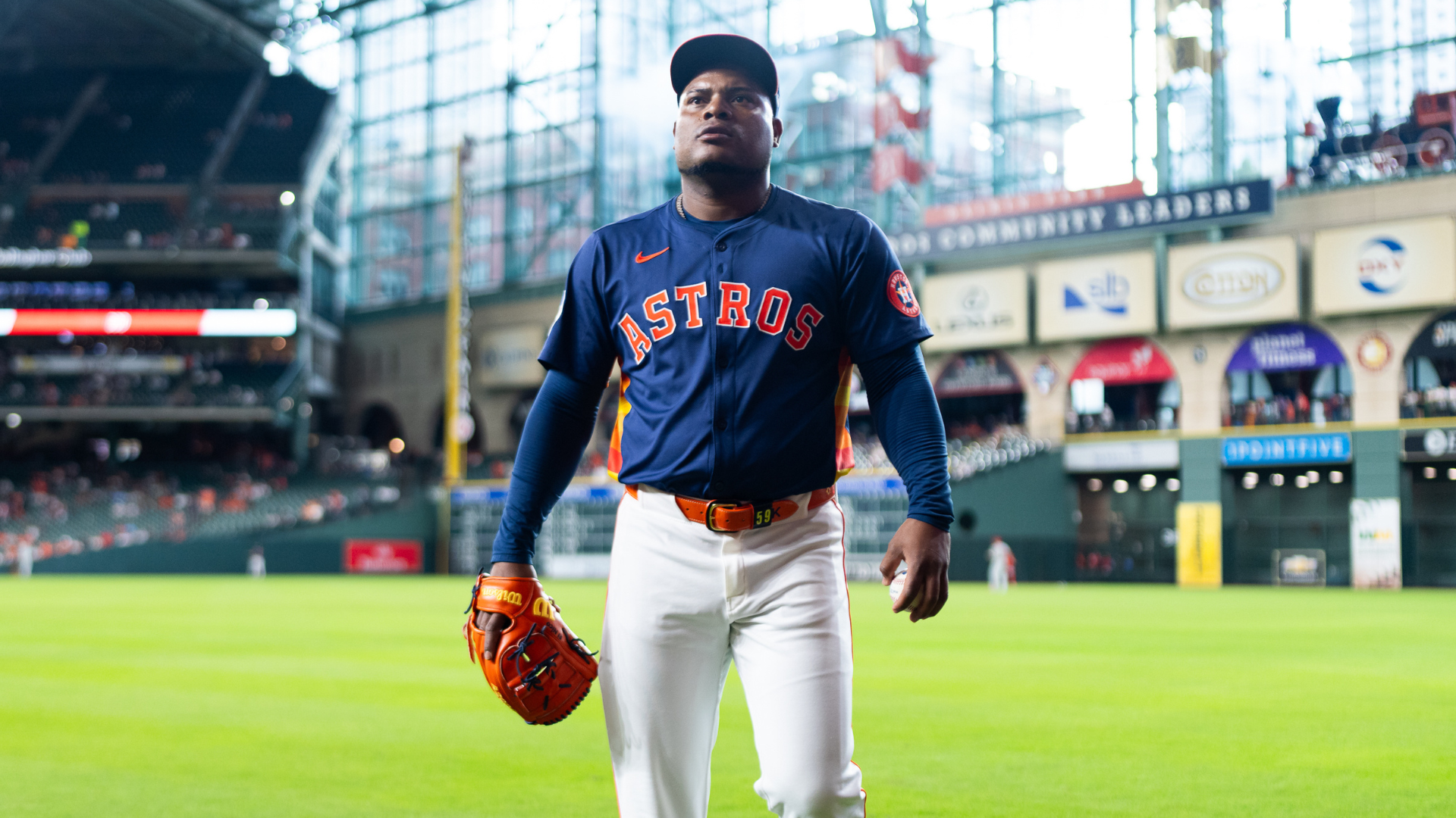 
                        MLB free agent tracker: Framber Valdez among names still available, Eugenio Suárez signs with Reds
                    