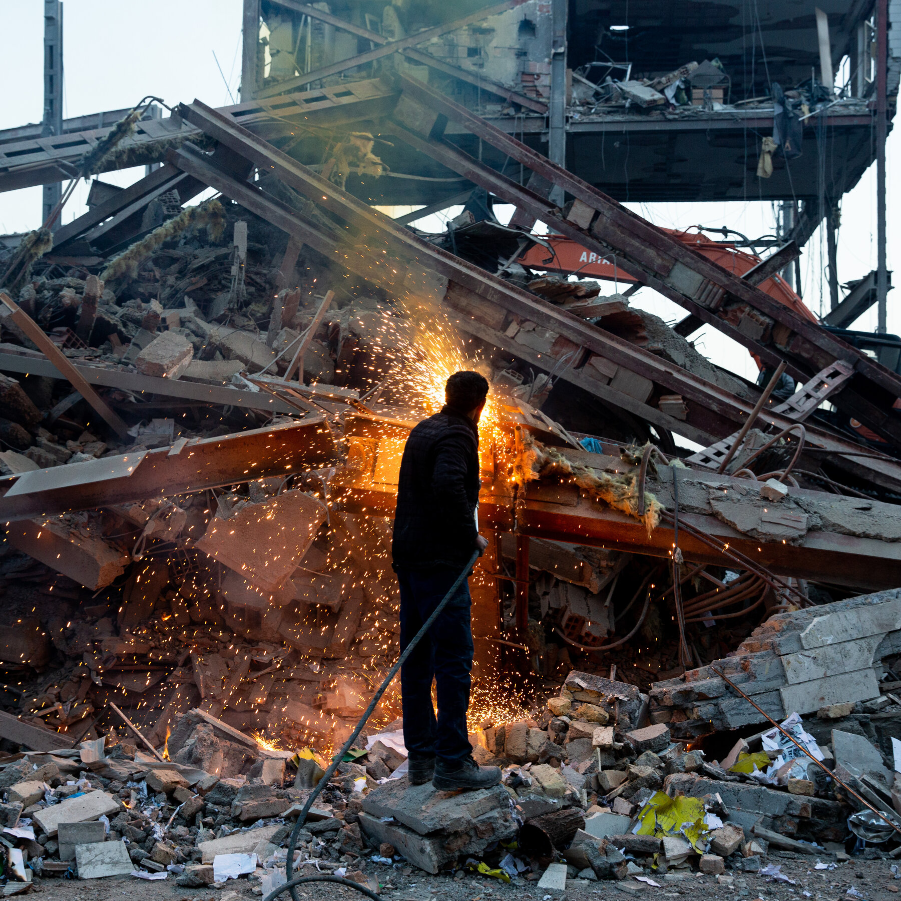 Live Updates: Iran Escalates Retaliatory Strikes as U.S. Signals Long Battle