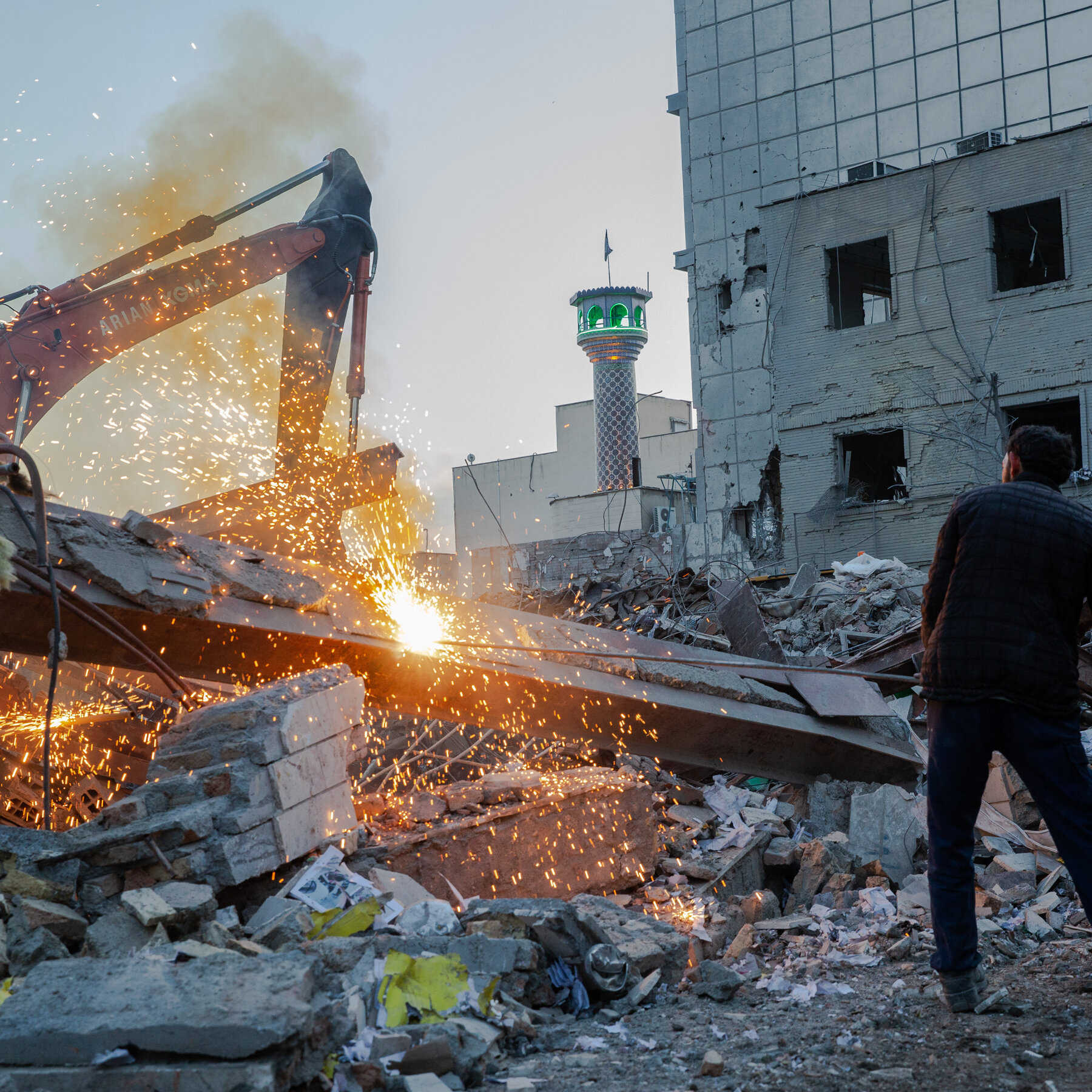 Israel Seizes Chance to Crush Hezbollah and Remake Mideast Amid Iran War