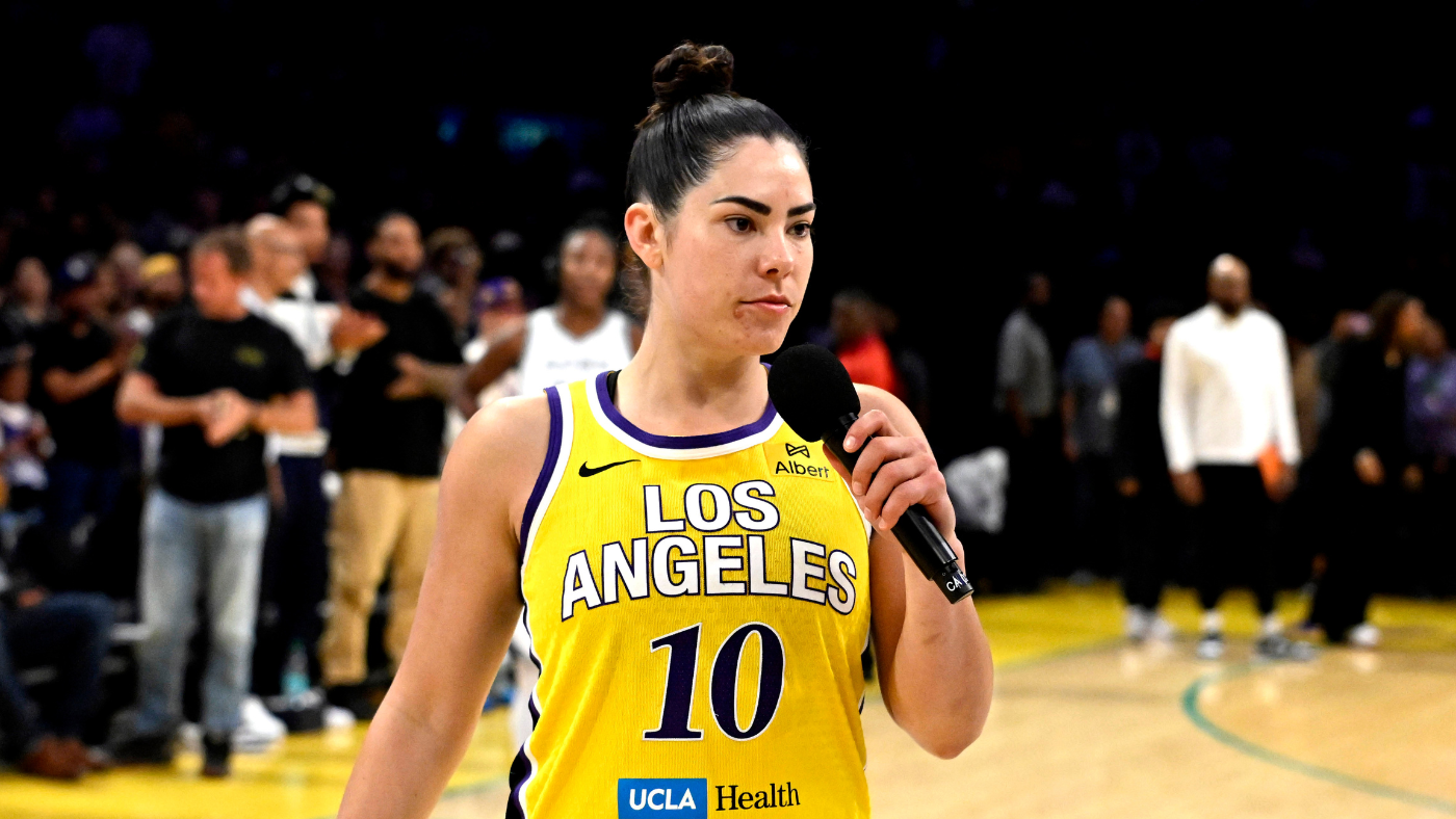 
                        WNBA CBA updates: Breanna Stewart, Kelsey Plum criticize WNBPA's handling of negotiations, per report
                    