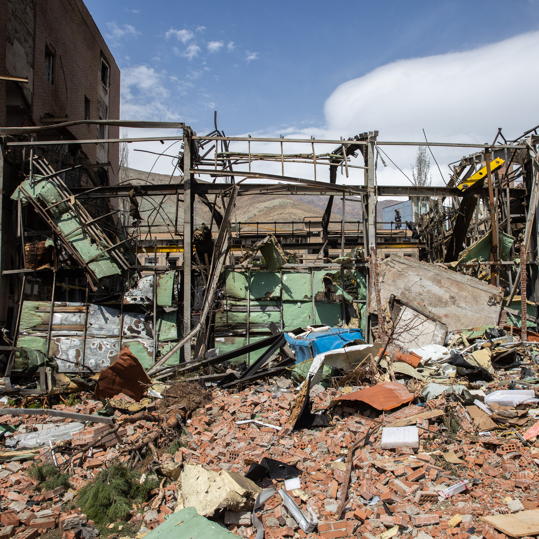 Iran War Live Updates: U.S. Searches for Missing Airman as Trump Repeats Threats Over Strait