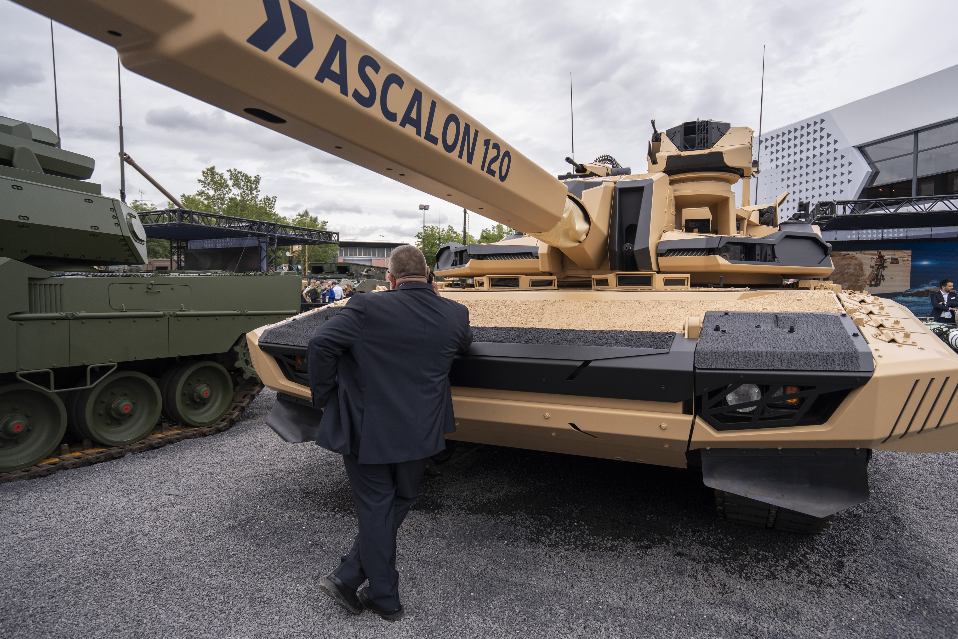 France mulls fallback tank for delayed MGCS program in defense update