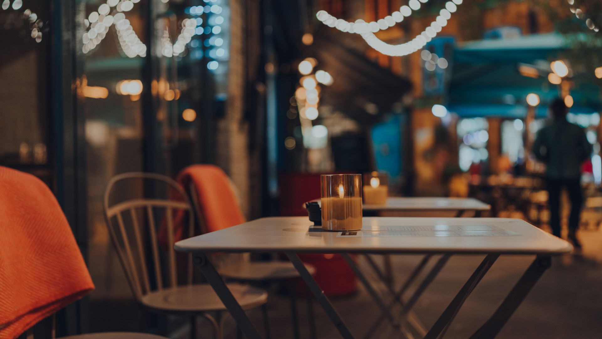 Wage rises slow as retail and hospitality jobs continue to fall making it harder to get a job