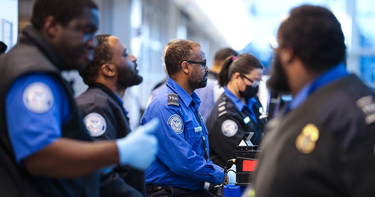 Trump thanks TSA agents working with no pay amid government shutdown