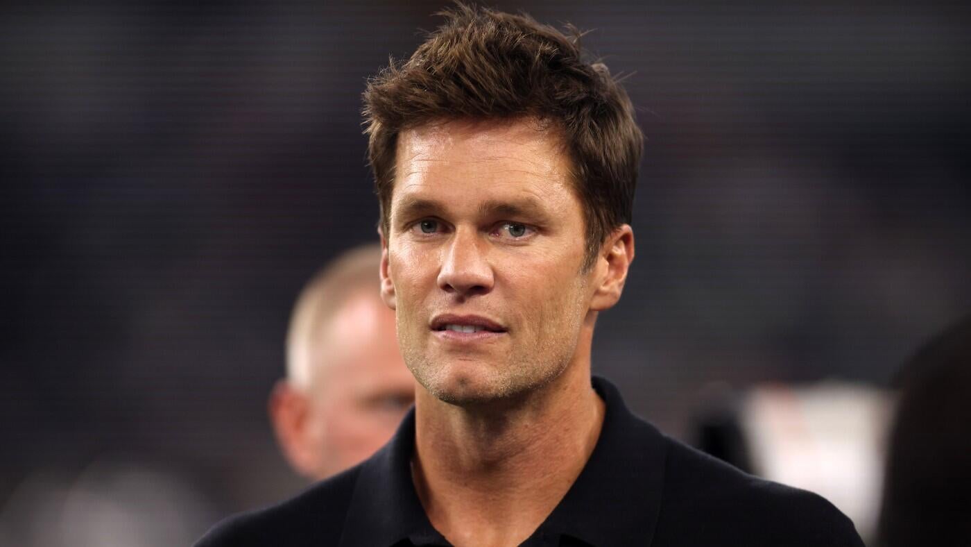 
                        Tom Brady joins Raiders coaches in booth on 'MNF' as involvement in offensive game planning comes to light
                    