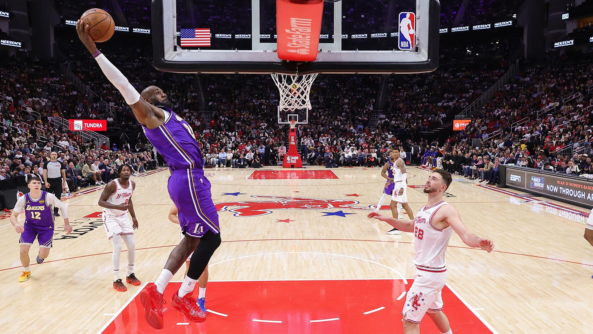 
                        LeBron James hammers two age-defying dunks in vintage performance vs. Rockets
                    