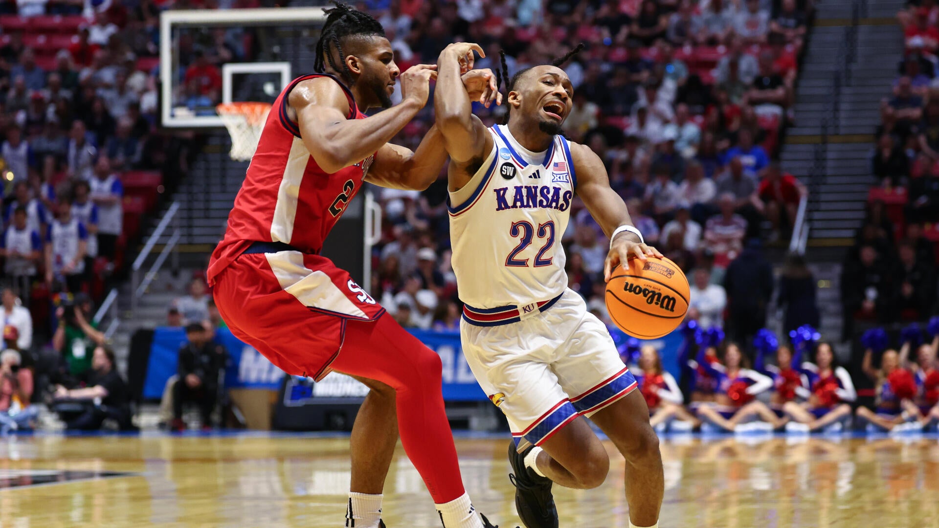 
                        Kansas squanders its best player as Darryn Peterson's college career ends with second-round loss to St. John's
                    