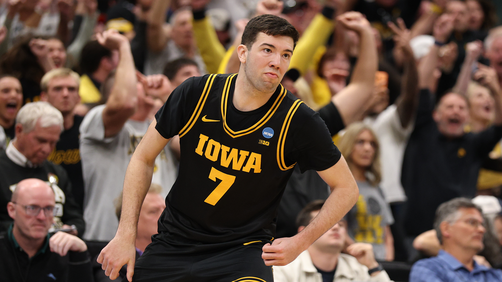 
                        March Madness scores, winners and losers: Big Ten thrives as Iowa stuns Florida, ACC falters entering Sweet 16
                    