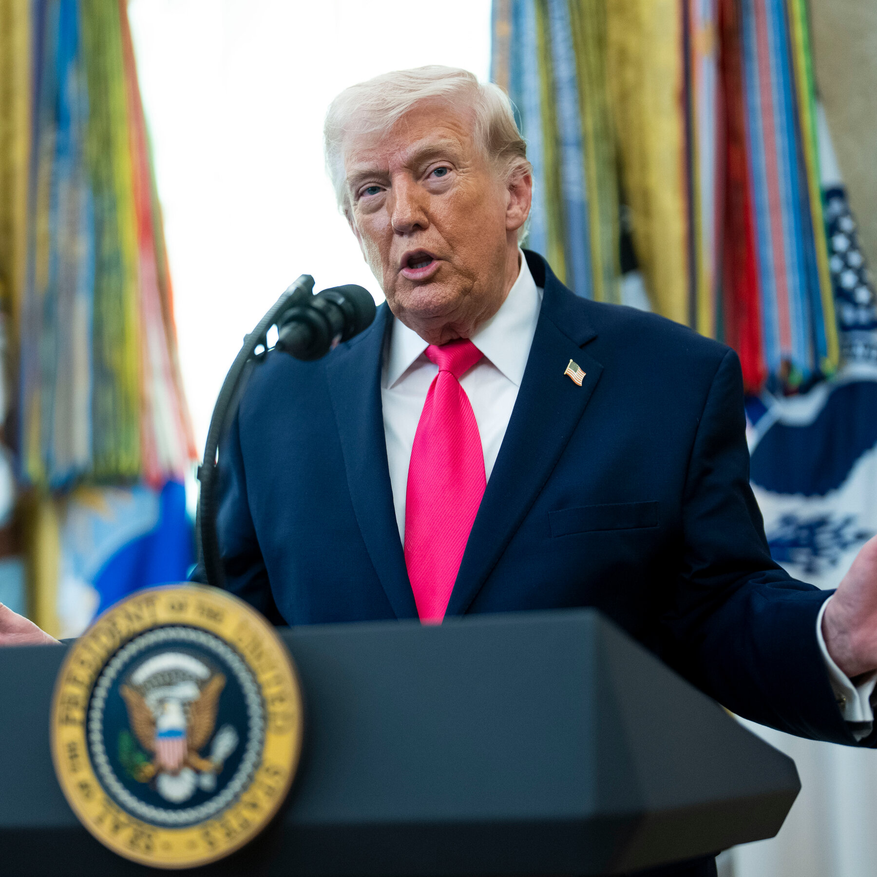 Oil Prices Tumble as Trump Shows Eagerness to Talk to Iran