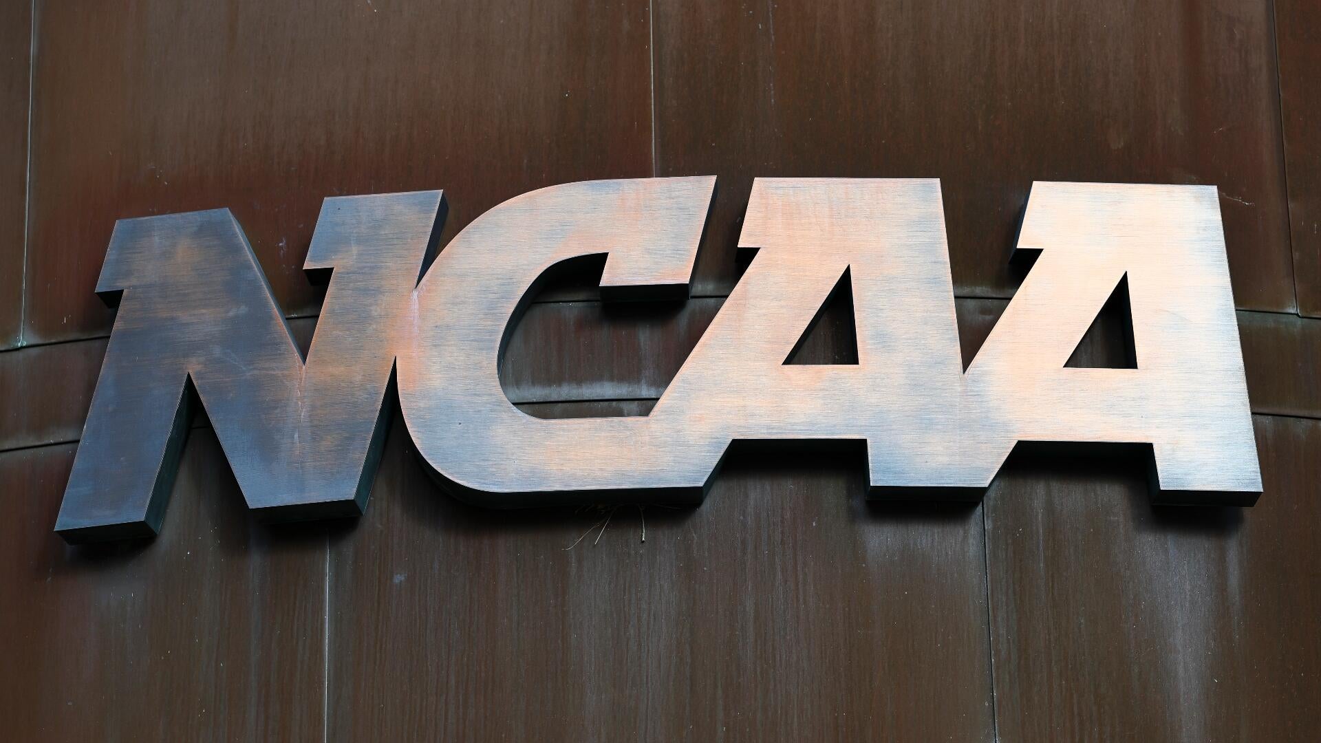 
                        NCAA committee recommends stiff penalties for college football teams that try to circumvent transfer portal
                    