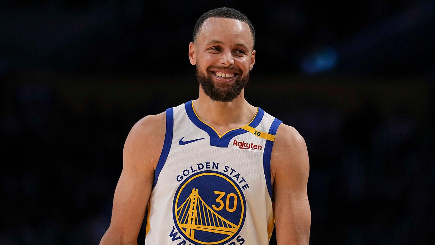 
                        Warriors' Stephen Curry explains why NBA players are 'underpaid' and how the league can fix it
                    